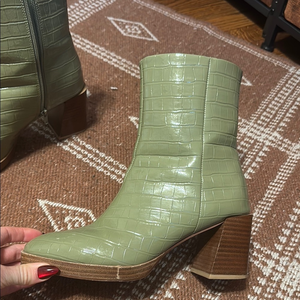 Chinese Laundry Green Heeled Boots - Picture 2 of 7